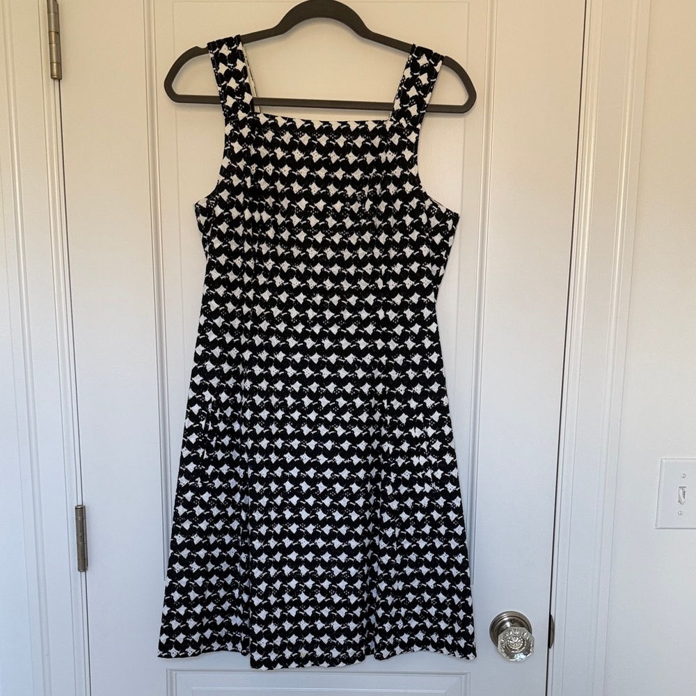 Theory Elexis Fit and Flare Navy and White Eyelet Dress with pockets - Picture 3 of 5